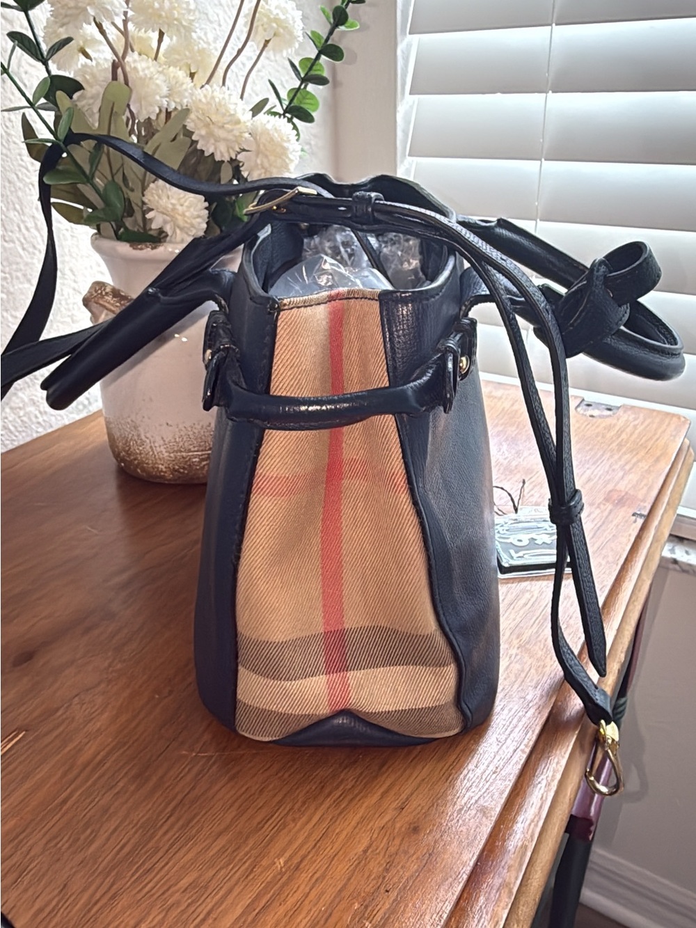 Burberry Black Leather Top-Handle Tote with Vintage Check Panels - Picture 4 of 16